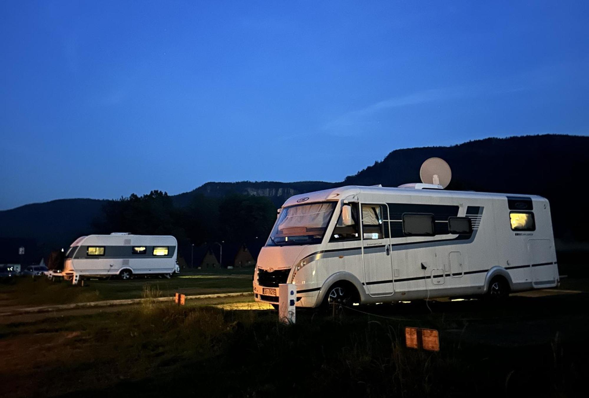 Gory Stolowe Camp -Miejsce Na Kamper, Przyczepe Lub Namiot Радкув Экстерьер фото